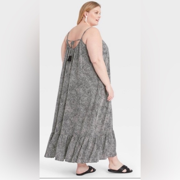 Plus Size - Picture 8 of 10